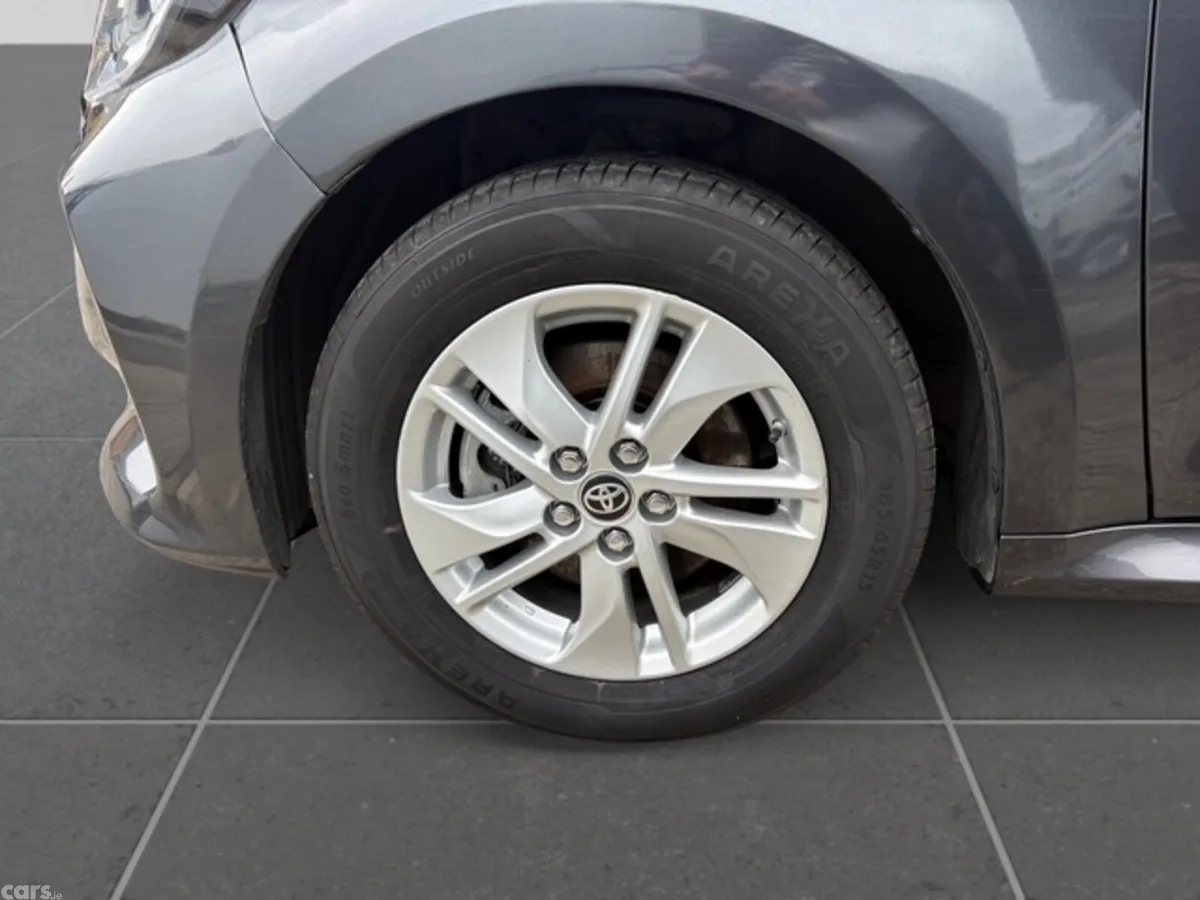 Toyota Yaris Hatchback, Petrol Hybrid, 2024, Grey