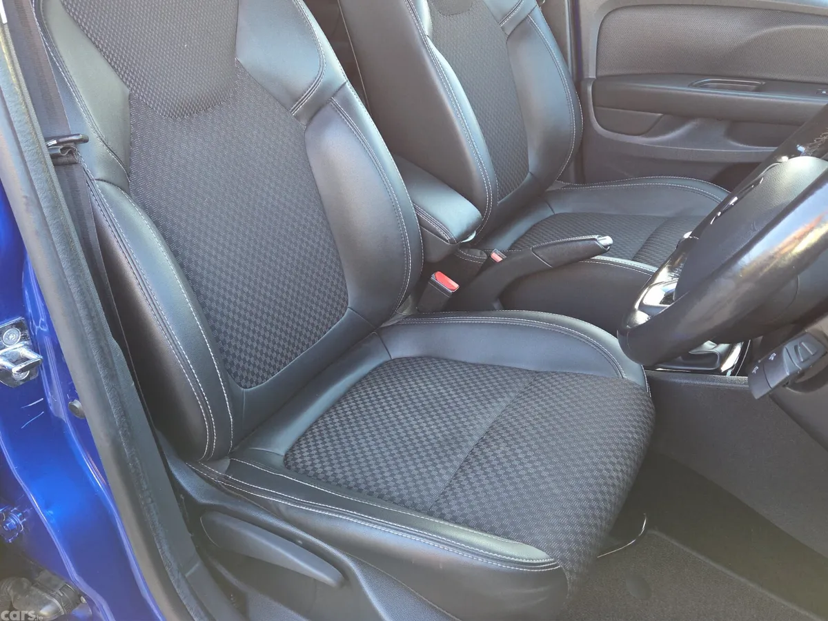 Renault Clio Hatchback, Petrol, 2018, Blue