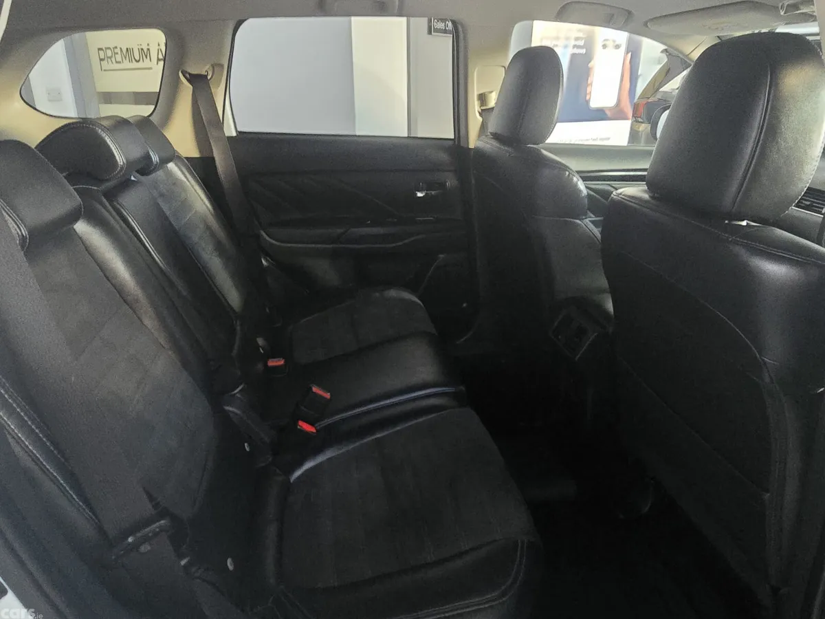 Mitsubishi Outlander SUV, Petrol Plug-in Hybrid, 2018, White