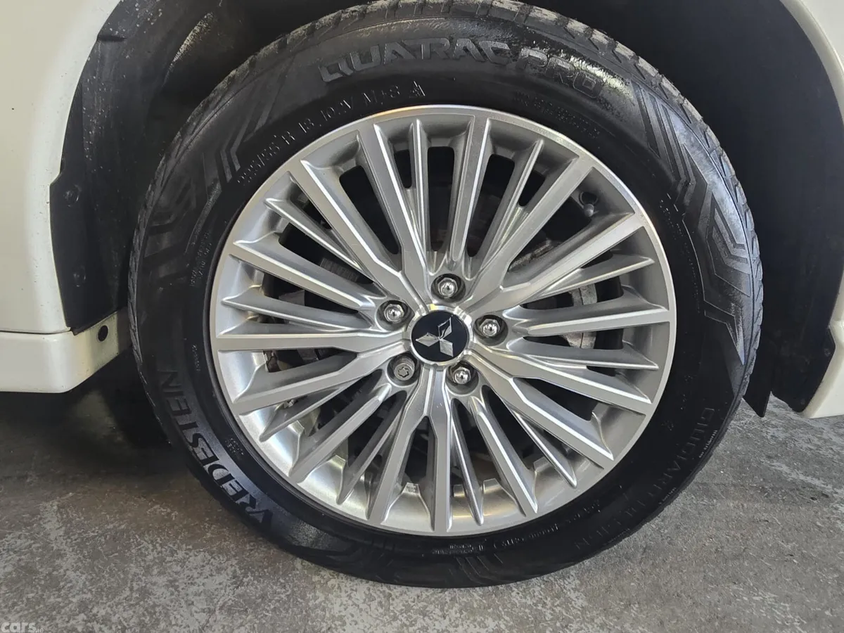Mitsubishi Outlander SUV, Petrol Plug-in Hybrid, 2018, White