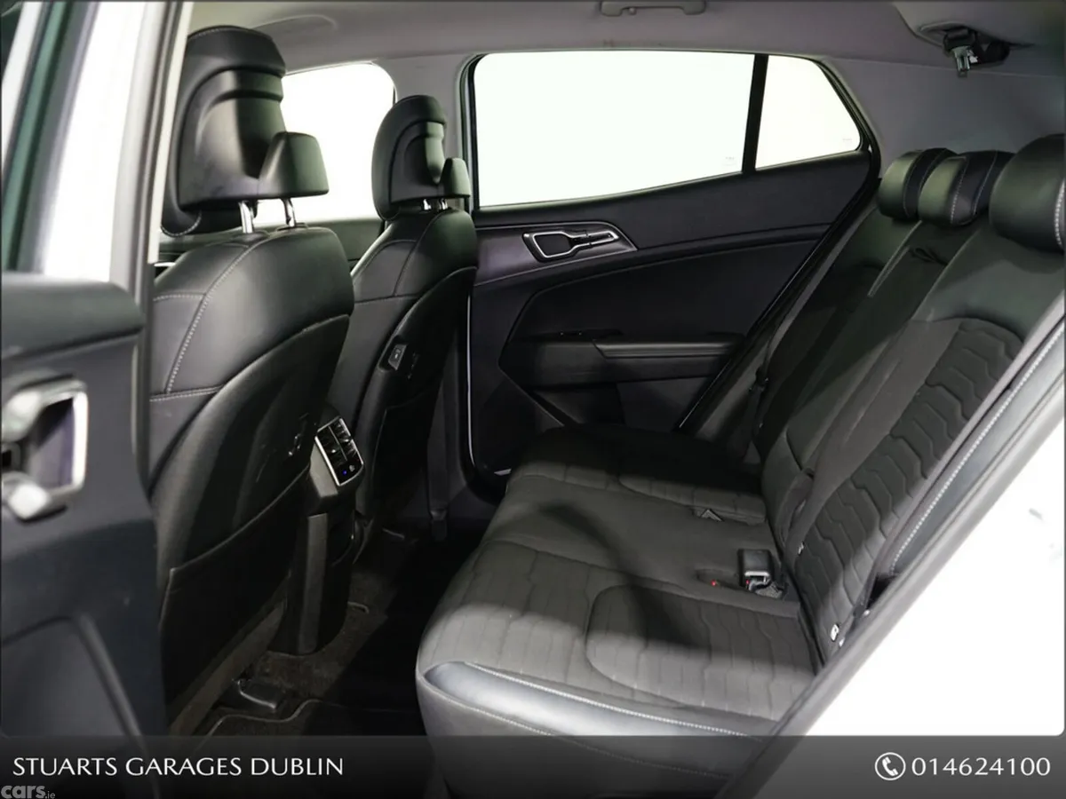 Kia Sportage MPV, Petrol Plug-in Hybrid, 2023, White