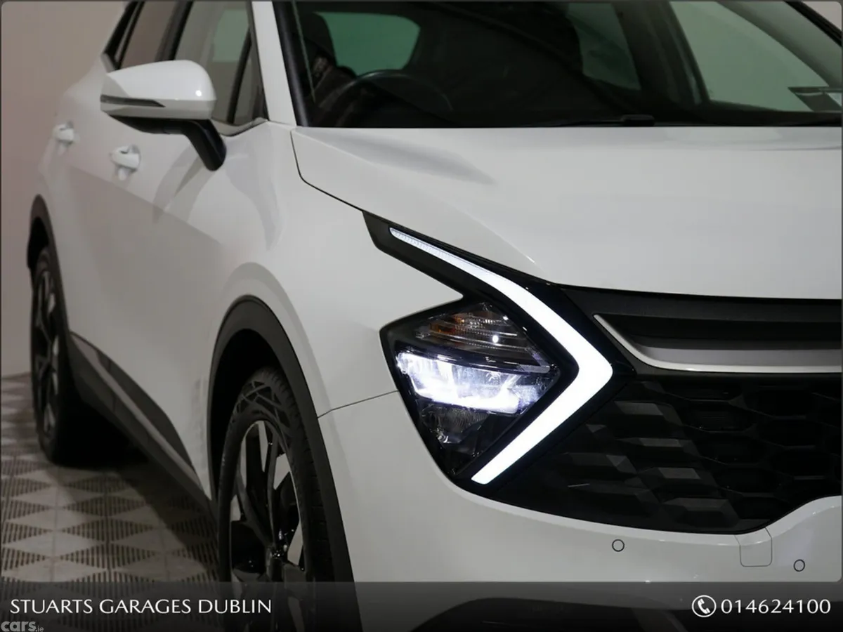 Kia Sportage MPV, Petrol Plug-in Hybrid, 2023, White
