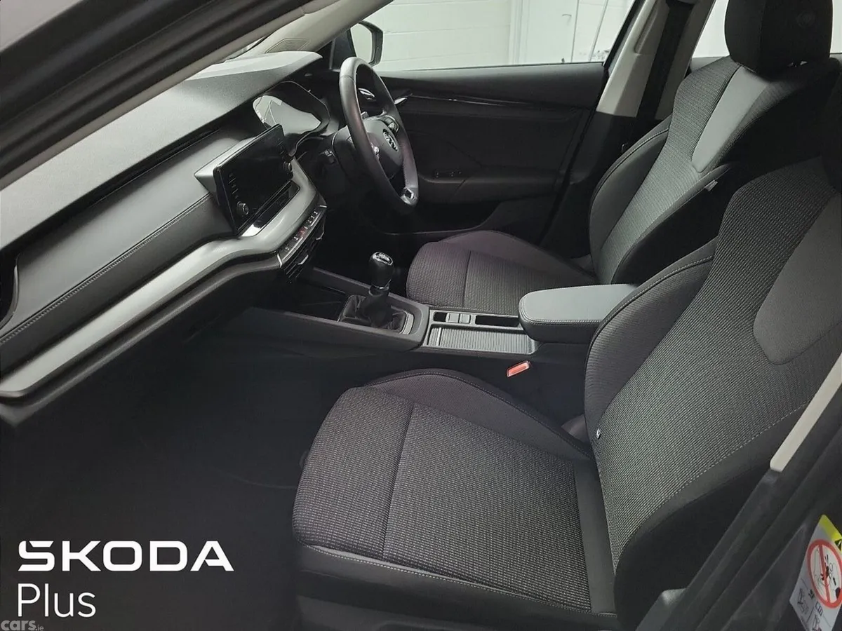 Skoda Octavia Saloon, Petrol, 2024, Grey