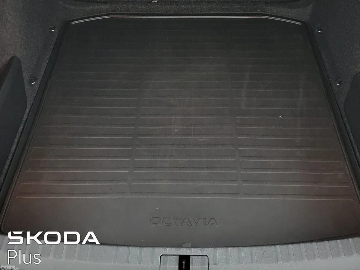 Skoda Octavia Saloon, Petrol, 2024, Grey