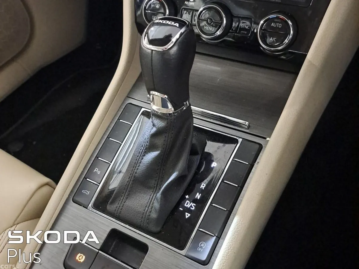 Skoda Superb Saloon, Diesel, 2023, Blue