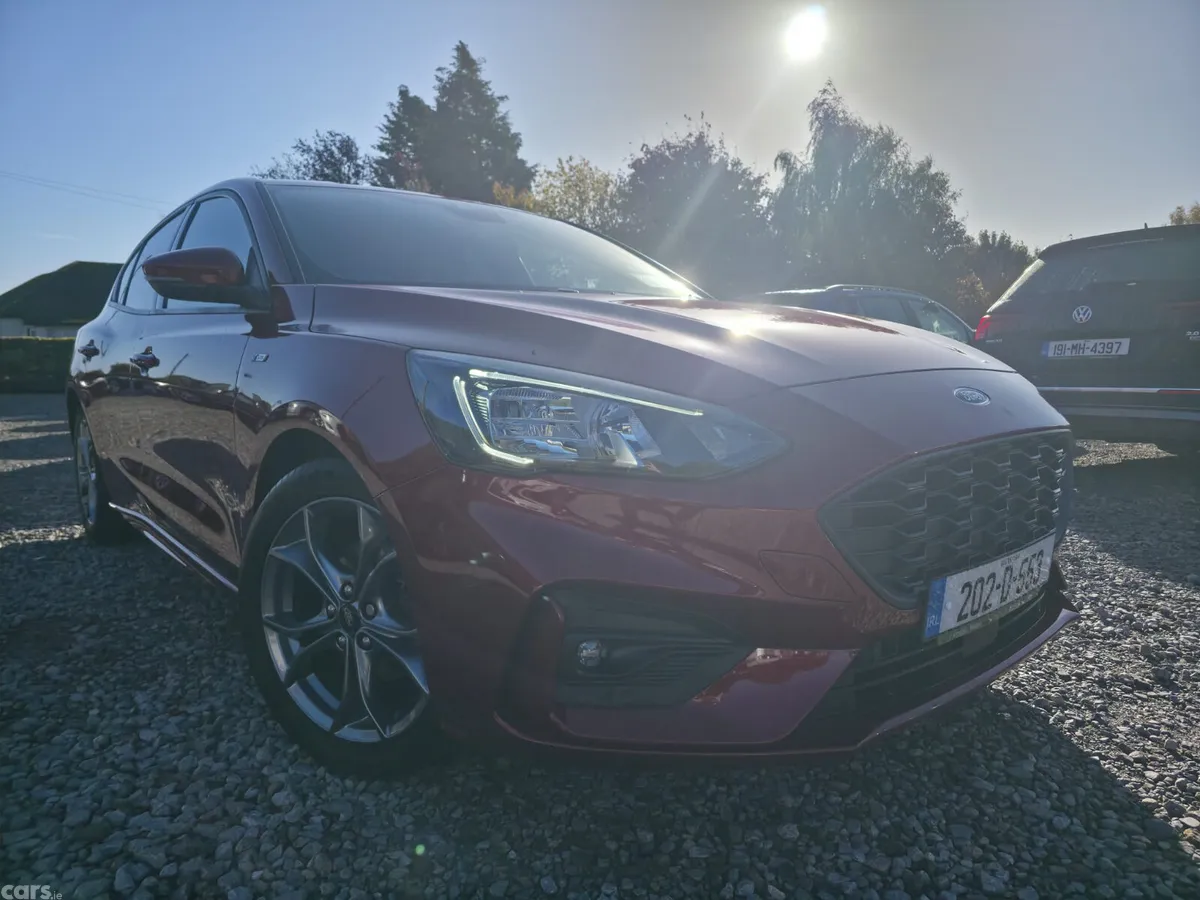 Ford Focus Hatchback, Diesel, 2020, Red