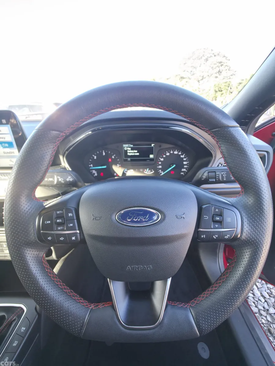 Ford Focus Hatchback, Diesel, 2020, Red