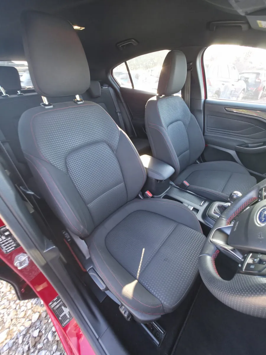 Ford Focus Hatchback, Diesel, 2020, Red