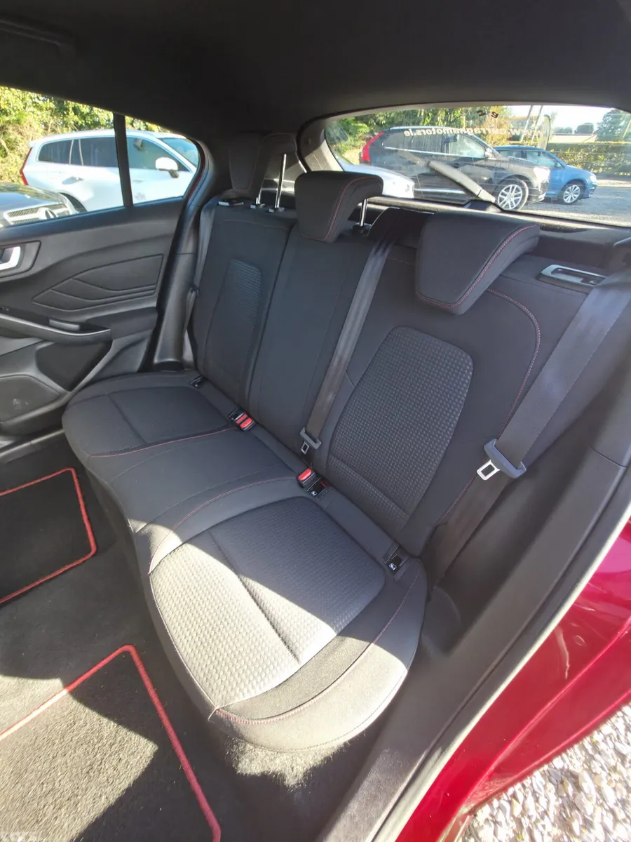 Ford Focus Hatchback, Diesel, 2020, Red