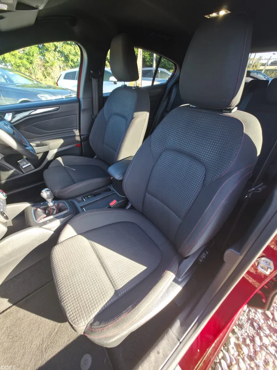 Ford Focus Hatchback, Diesel, 2020, Red