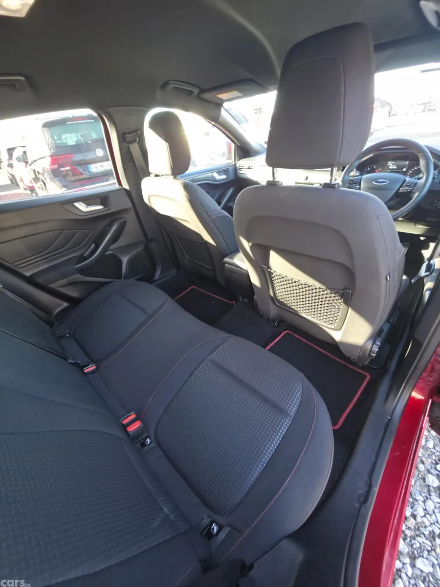 Ford Focus Hatchback, Diesel, 2020, Red