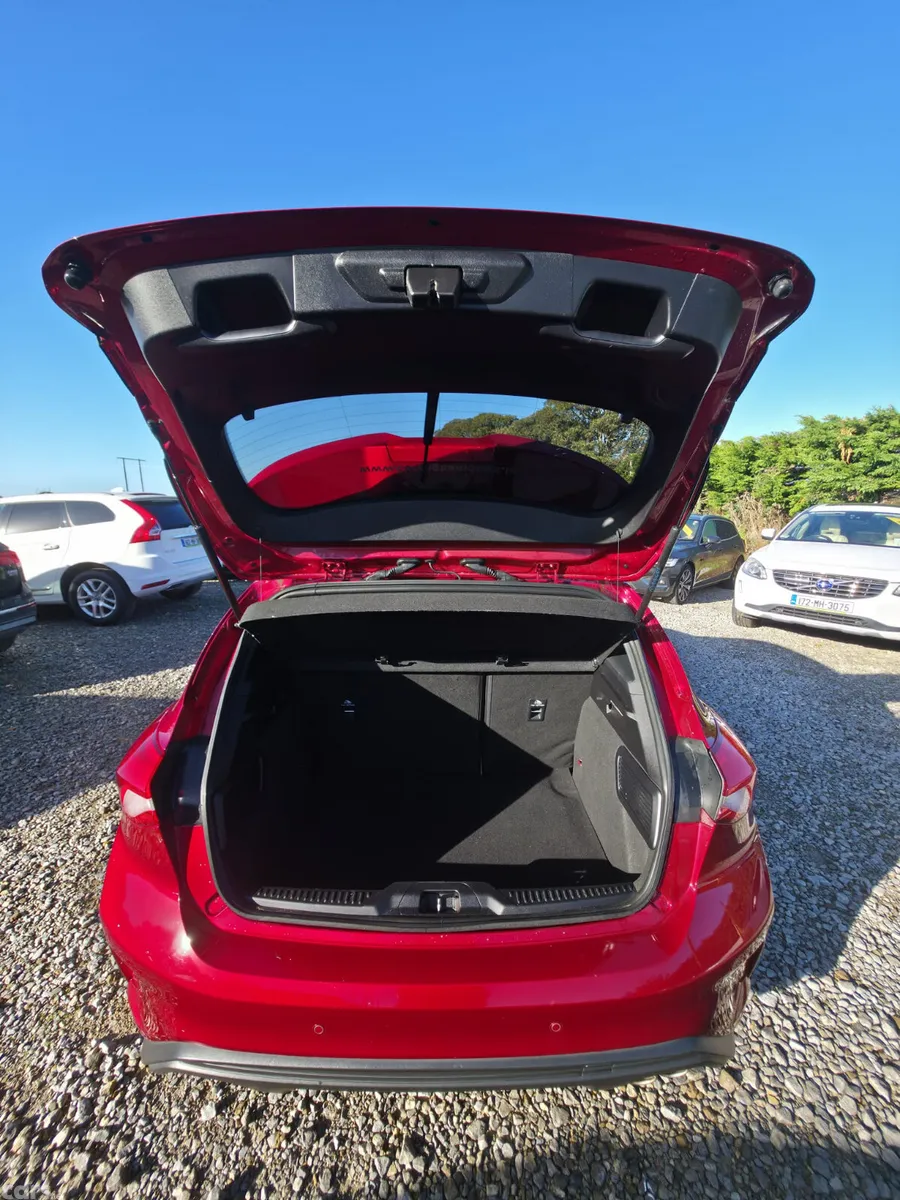 Ford Focus Hatchback, Diesel, 2020, Red