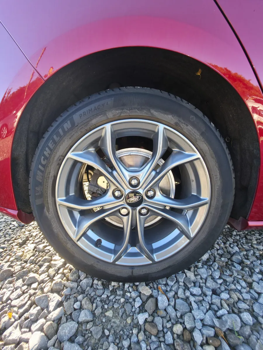 Ford Focus Hatchback, Diesel, 2020, Red