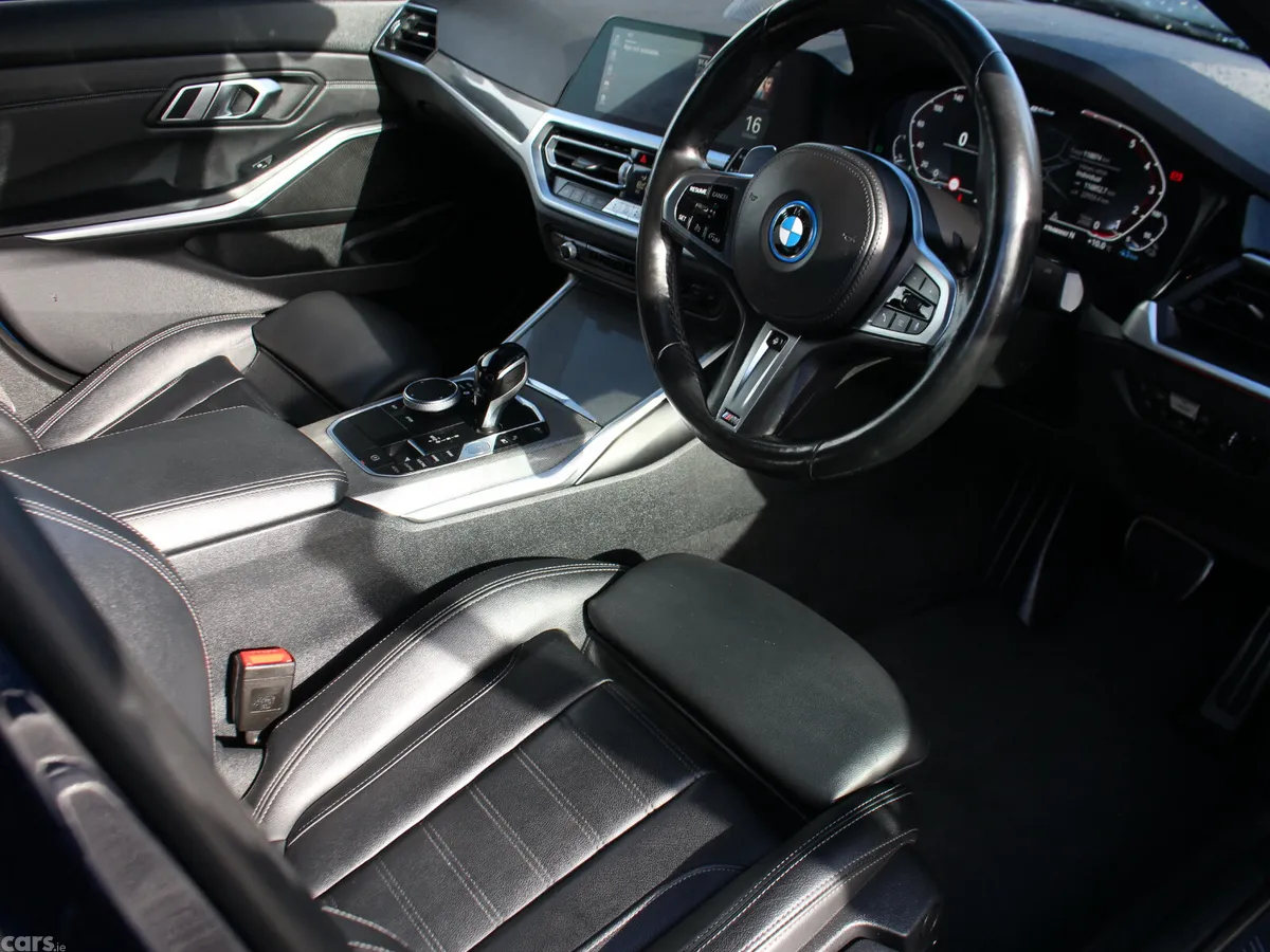 BMW 3-Series Saloon, Petrol Hybrid, 2022, Blue