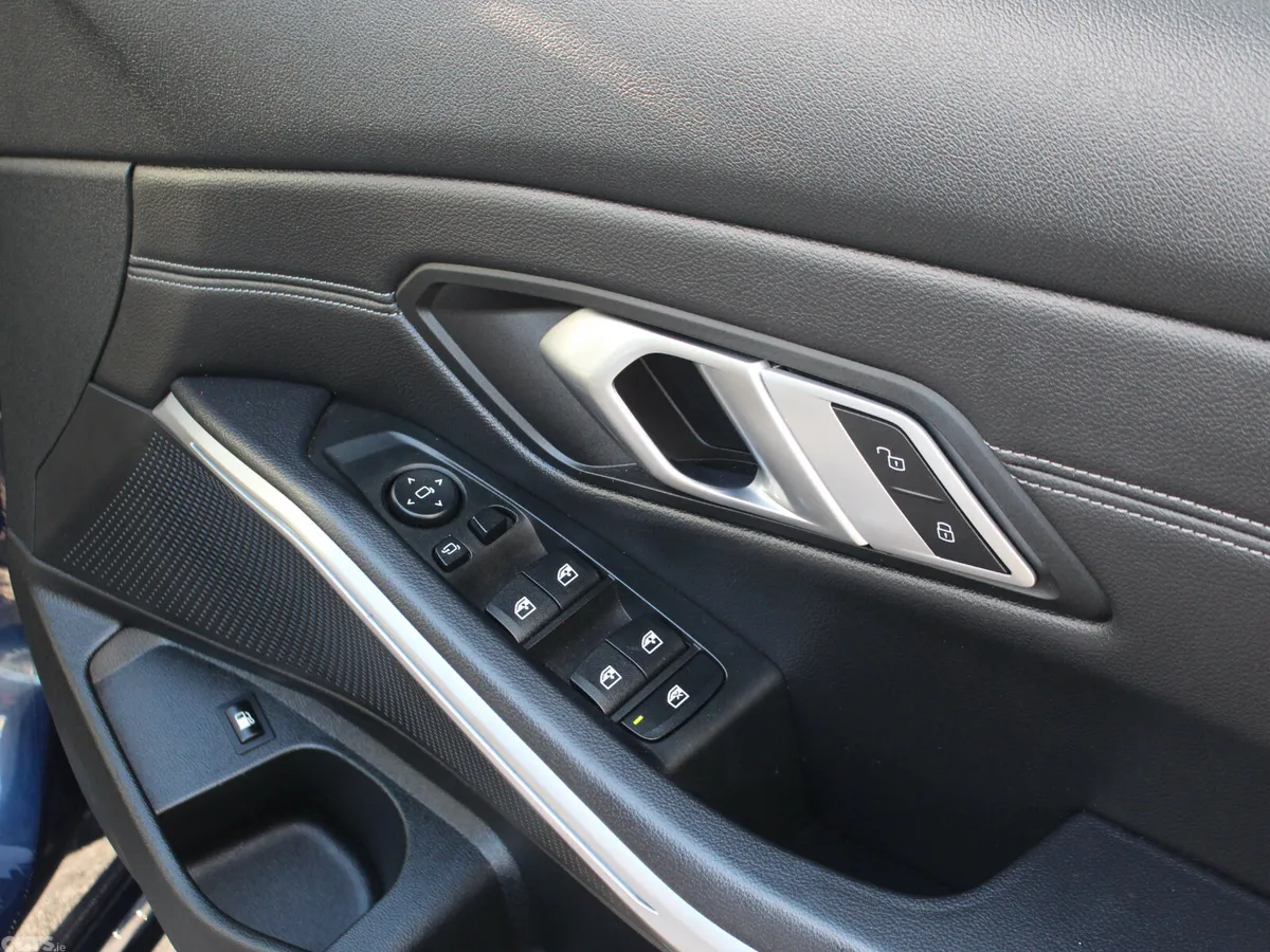 BMW 3-Series Saloon, Petrol Hybrid, 2022, Blue