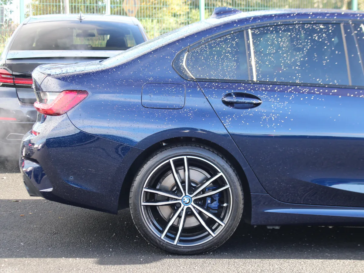 BMW 3-Series Saloon, Petrol Hybrid, 2022, Blue
