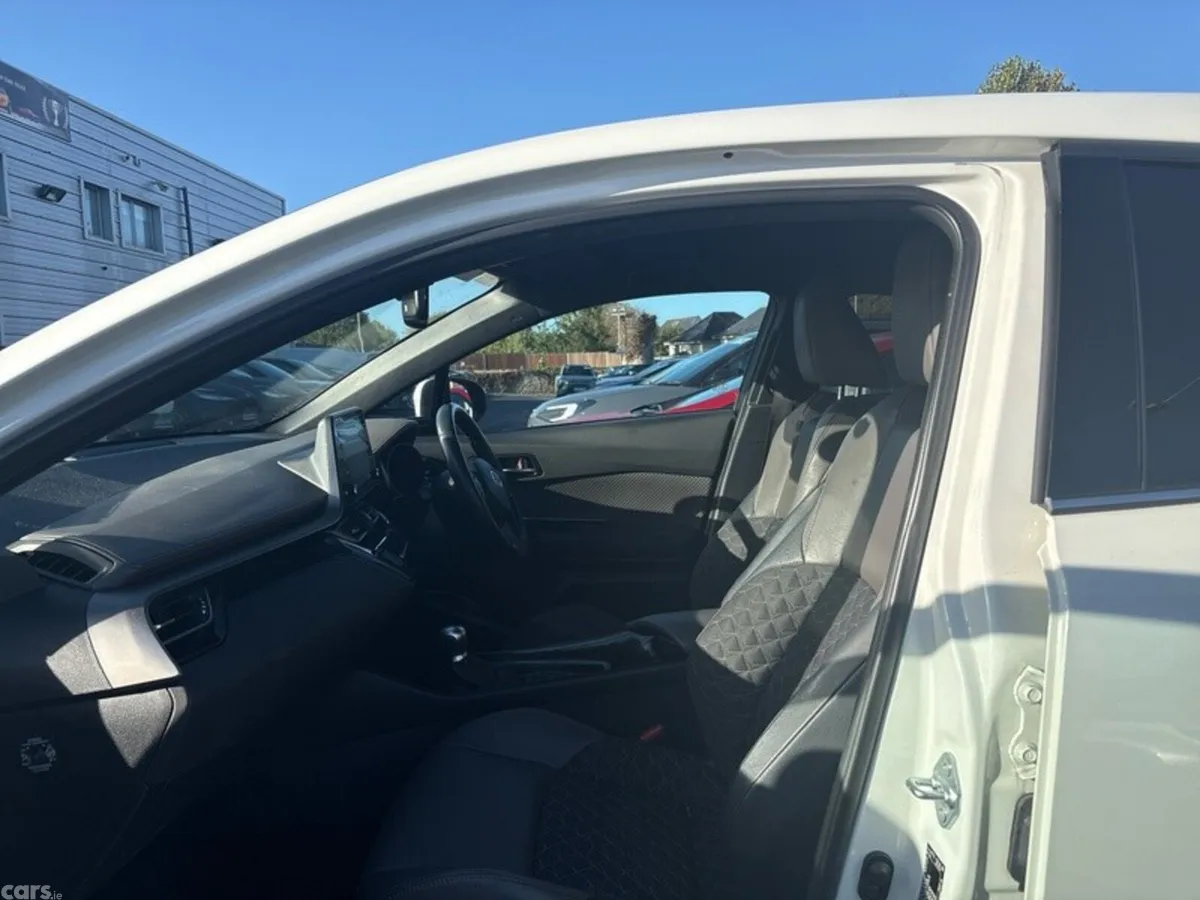 Toyota C-HR SUV, Petrol Hybrid, 2022, White