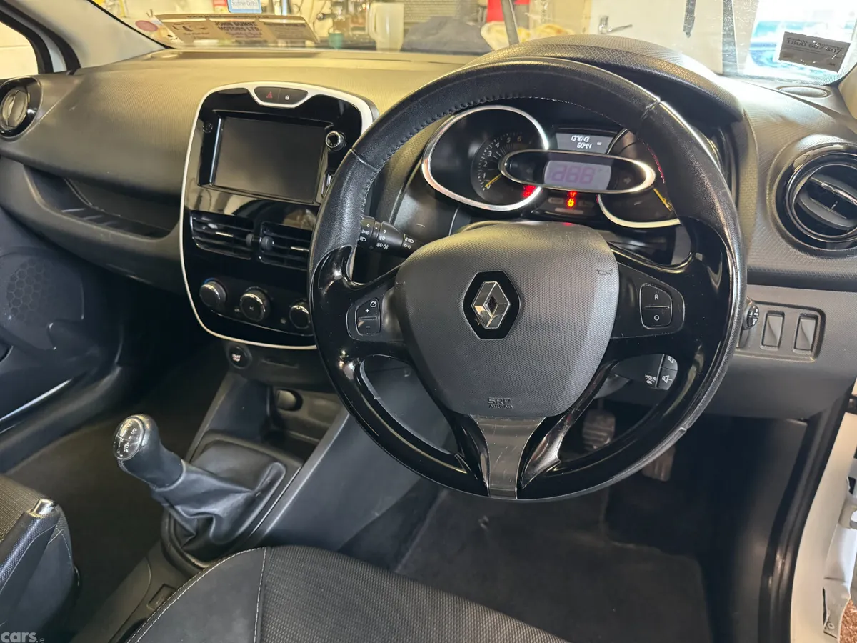Renault Clio Hatchback, Petrol, 2015, White