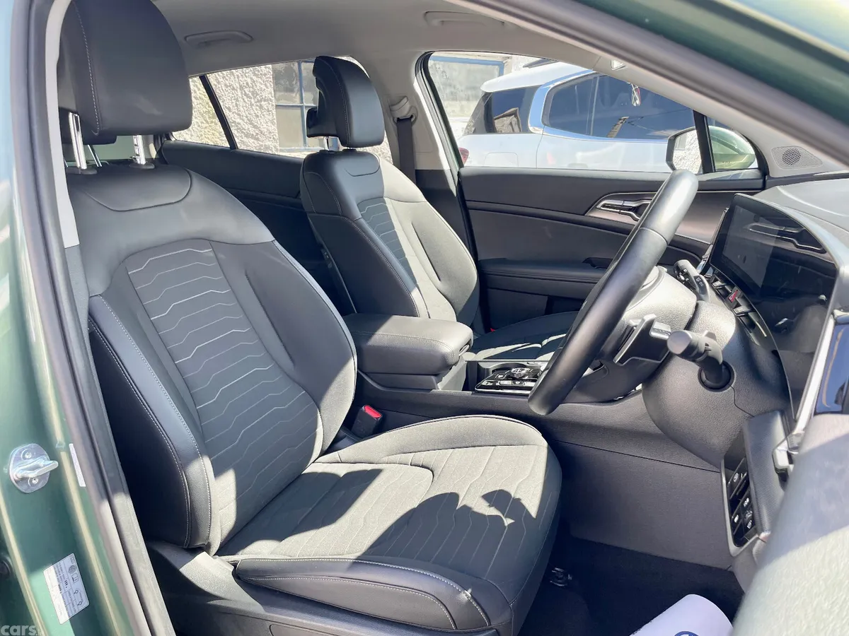 Kia Sportage SUV, Petrol Plug-in Hybrid, 2024, Green