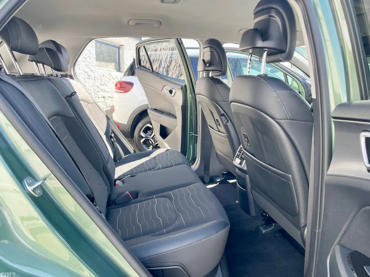 Kia Sportage SUV, Petrol Plug-in Hybrid, 2024, Green