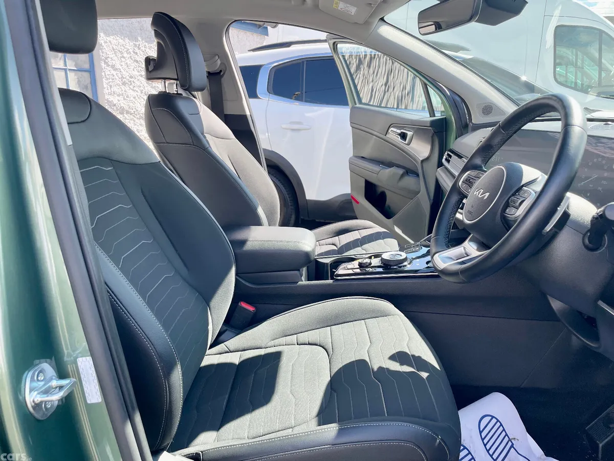 Kia Sportage SUV, Petrol Plug-in Hybrid, 2024, Green