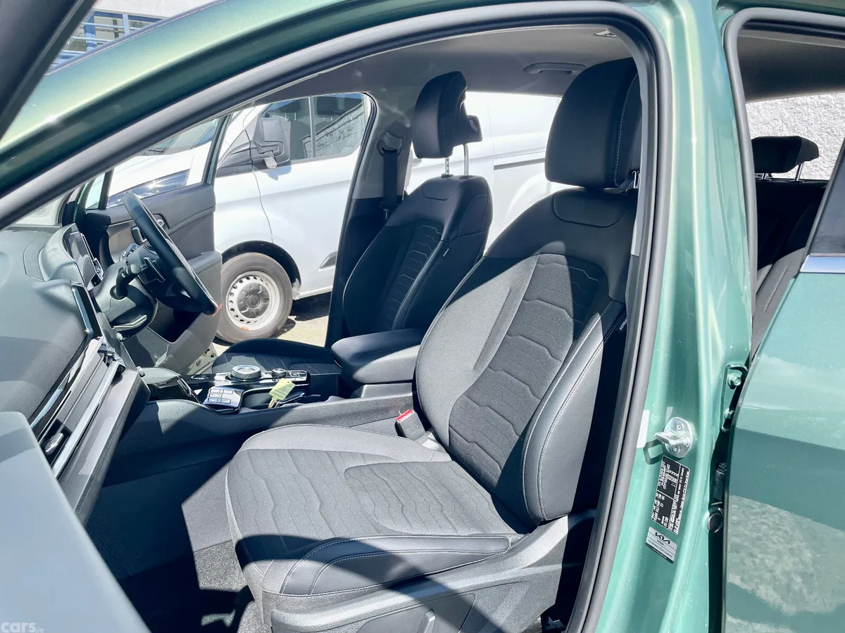 Kia Sportage SUV, Petrol Plug-in Hybrid, 2024, Green