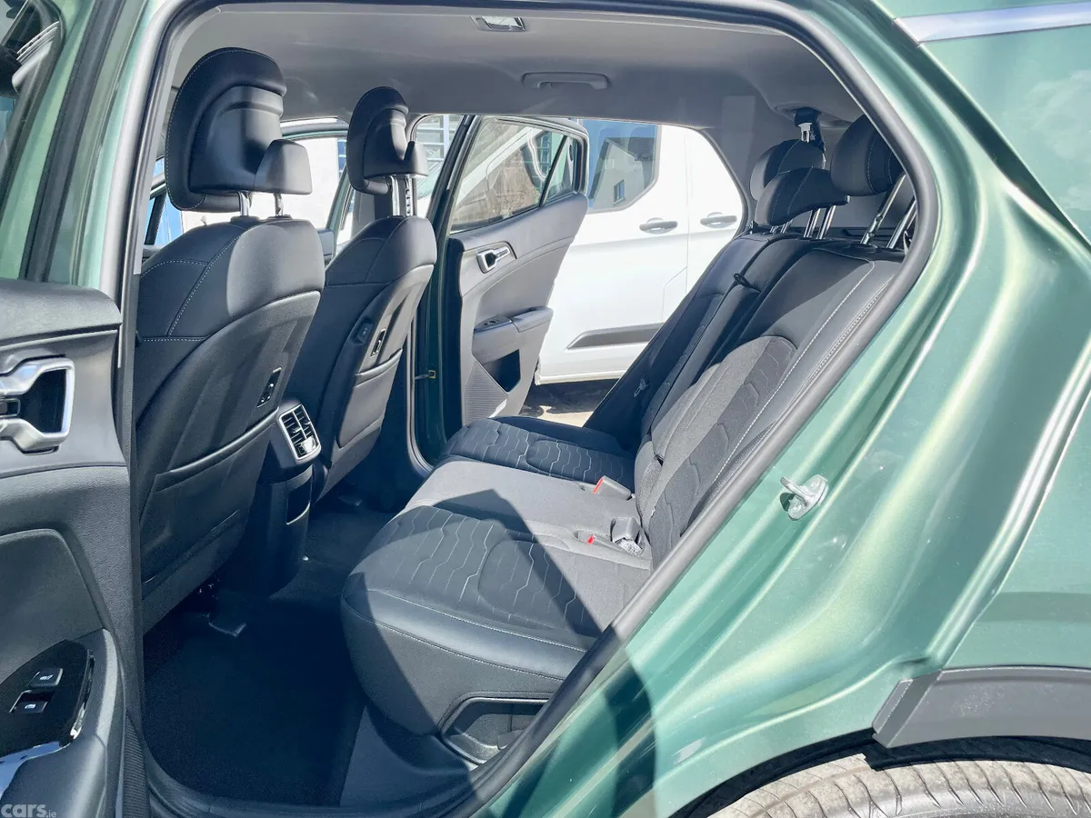 Kia Sportage SUV, Petrol Plug-in Hybrid, 2024, Green