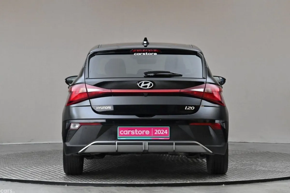 Hyundai i20 Hatchback, Petrol, 2024, Black