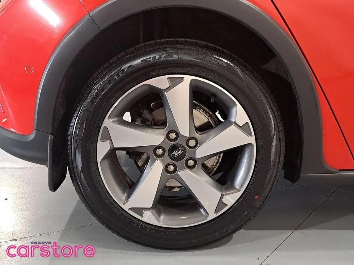 Ford Focus Hatchback, Diesel, 2021, Red