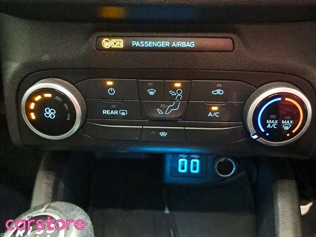 Ford Focus Hatchback, Diesel, 2021, Red