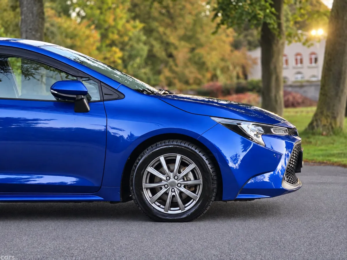 Toyota Corolla Estate, Petrol Hybrid, 2021, Blue