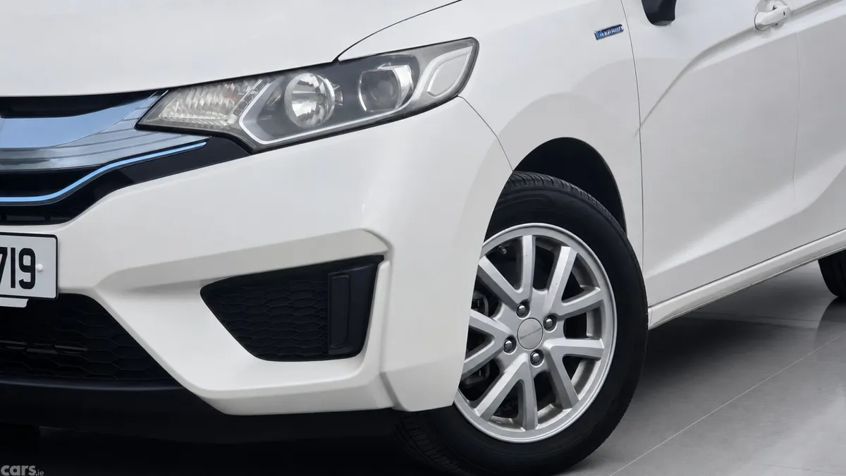 Honda Fit Hatchback, Petrol Hybrid, 2014, White