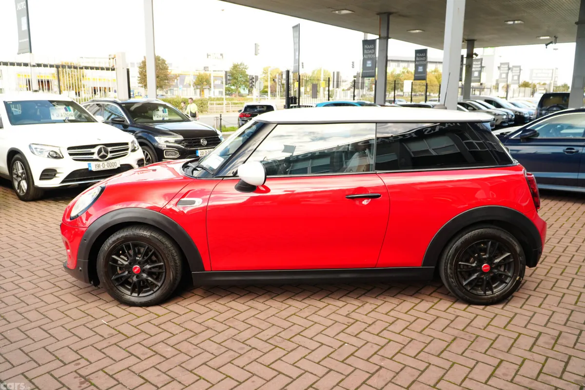 Mini Cooper Hatchback, Diesel, 2021, Red