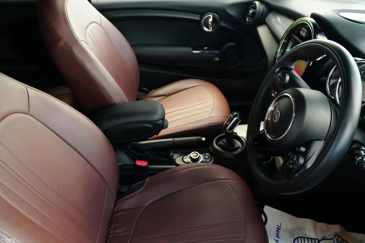 Mini Cooper Hatchback, Diesel, 2021, Red