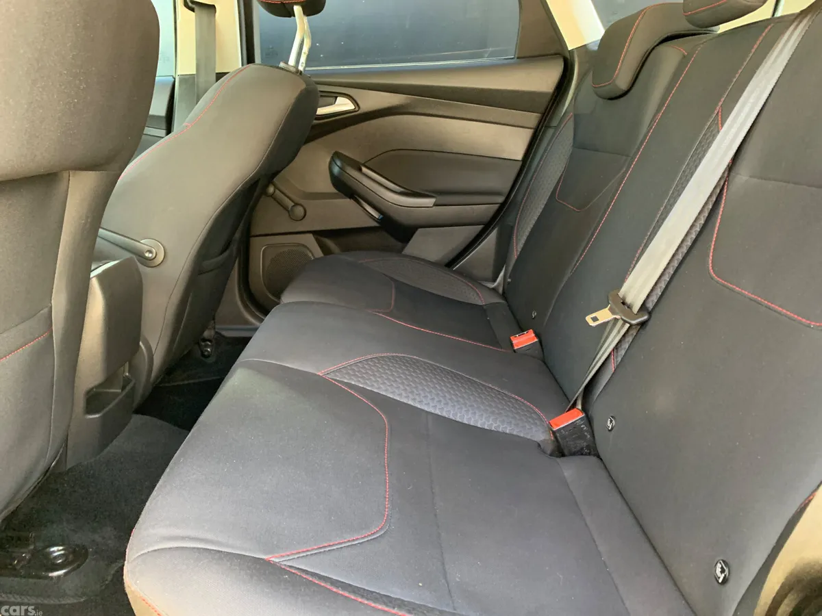 Ford Focus Hatchback, Petrol, 2016, Black