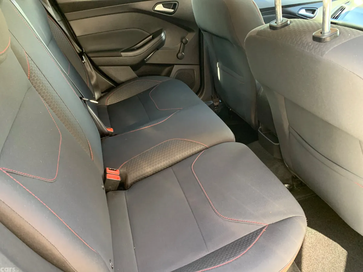Ford Focus Hatchback, Petrol, 2016, Black