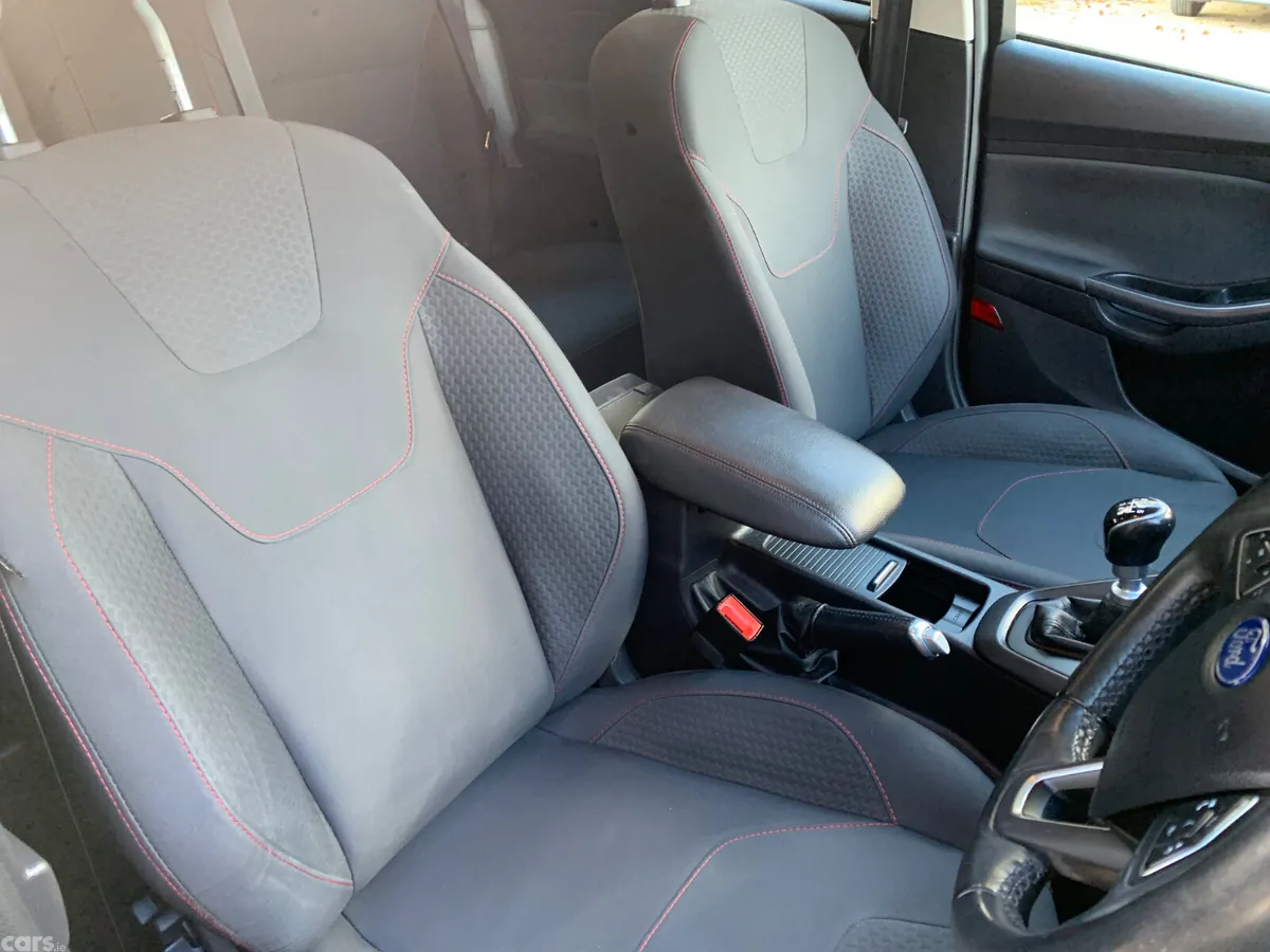 Ford Focus Hatchback, Petrol, 2016, Black