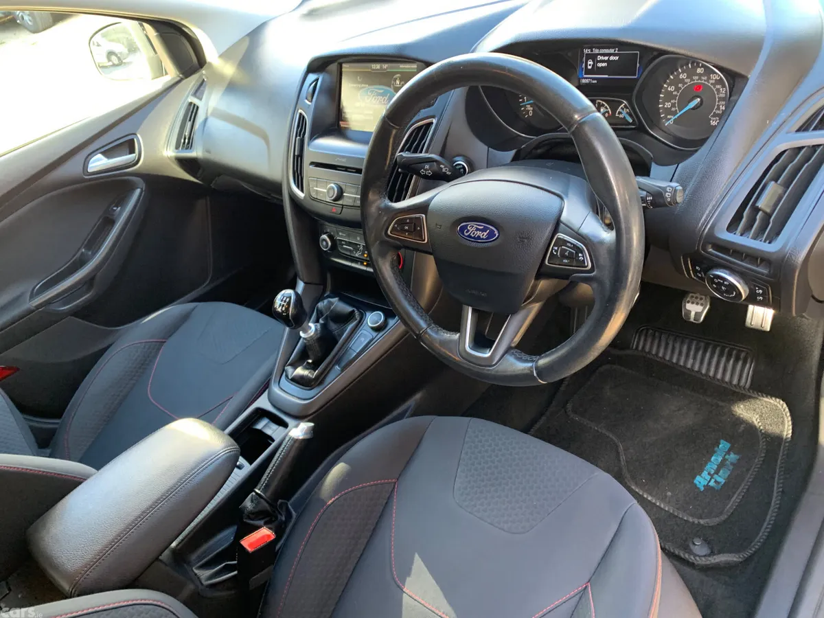 Ford Focus Hatchback, Petrol, 2016, Black