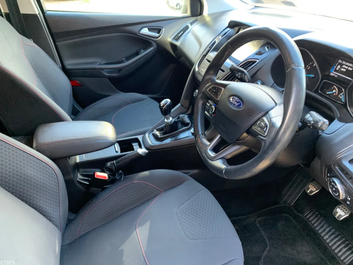 Ford Focus Hatchback, Petrol, 2016, Black