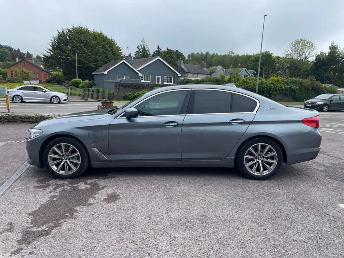 BMW 5-Series Saloon, Petrol Plug-in Hybrid, 2017, Blue
