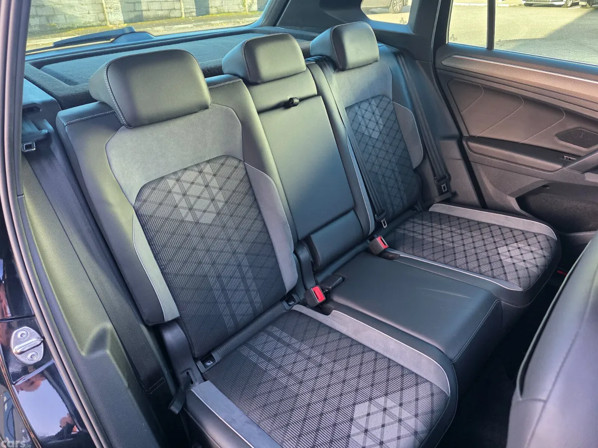 Volkswagen Tiguan SUV, Petrol Plug-in Hybrid, 2023, Black