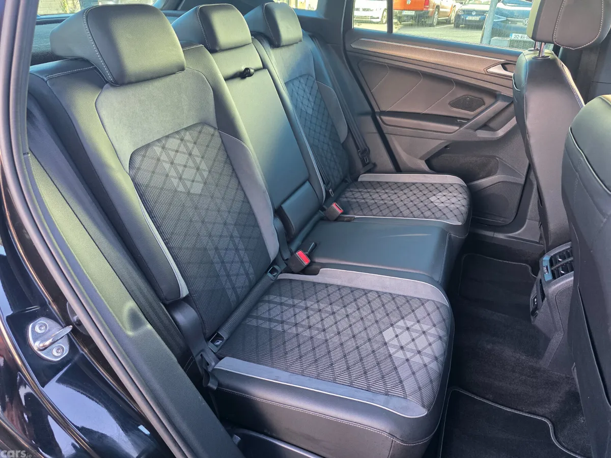 Volkswagen Tiguan SUV, Petrol Plug-in Hybrid, 2023, Black