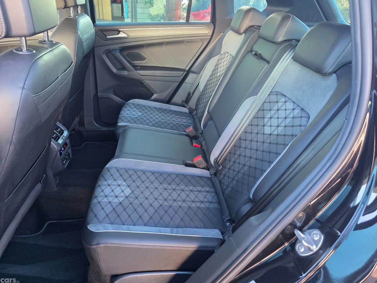 Volkswagen Tiguan SUV, Petrol Plug-in Hybrid, 2023, Black