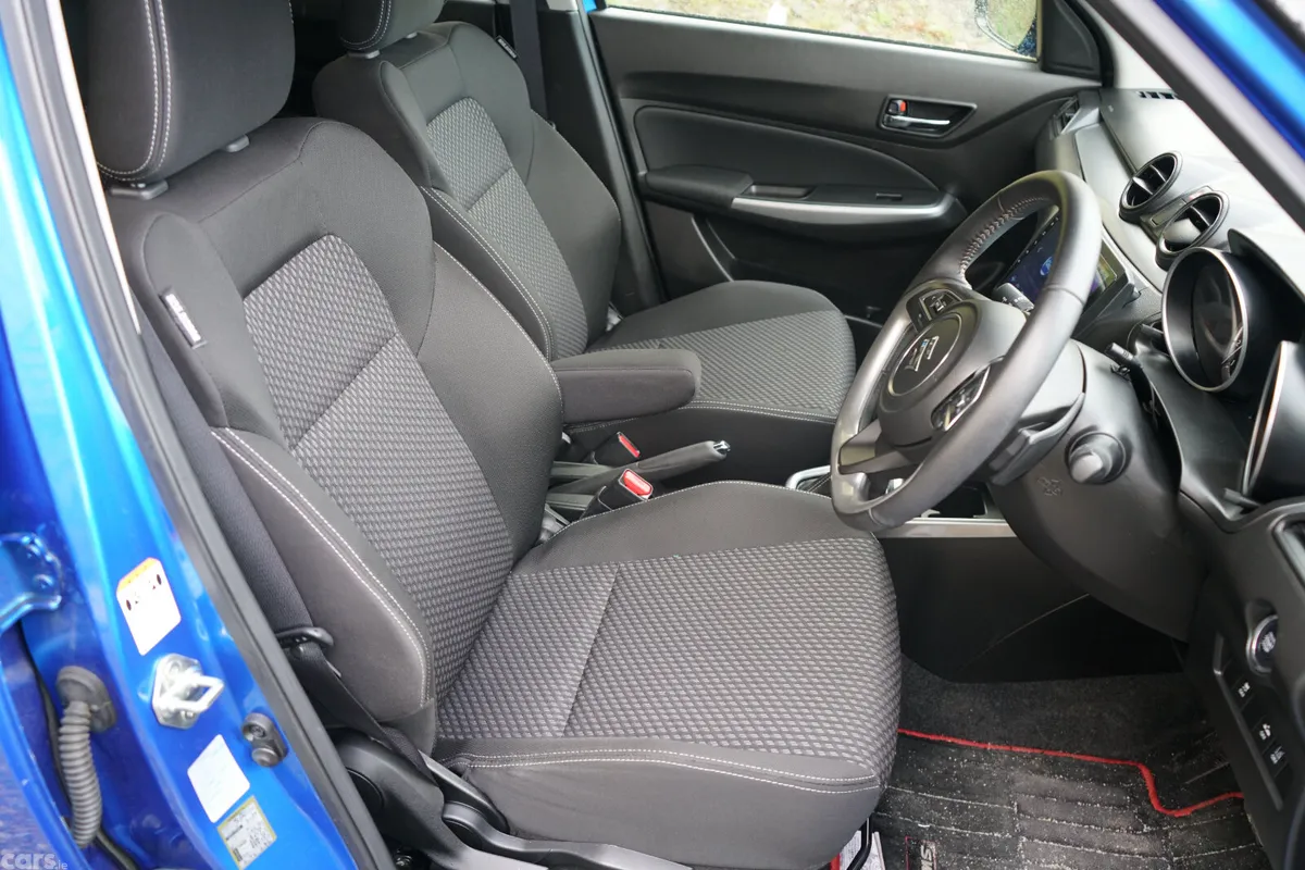 Suzuki Swift Hatchback, Petrol, 2019, Blue