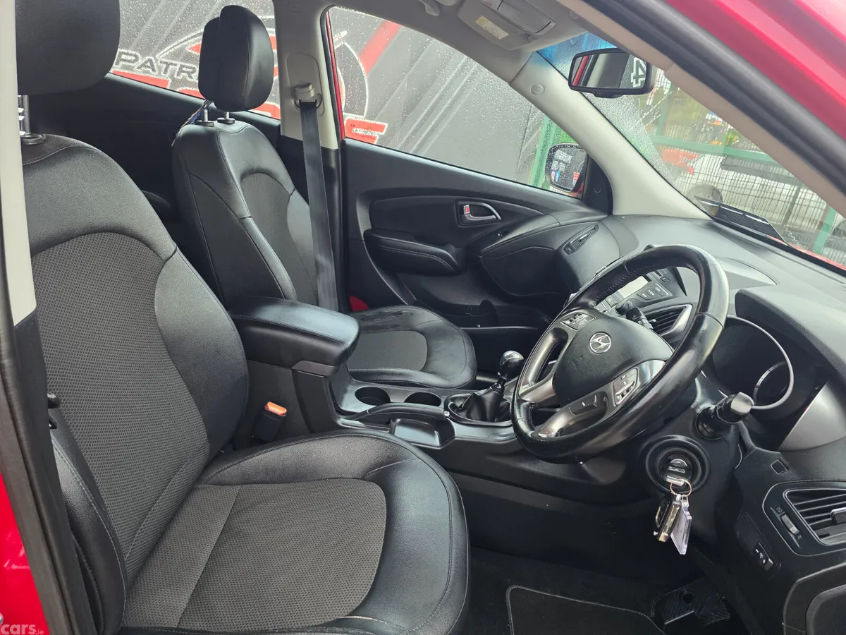 Hyundai ix35 SUV, Diesel, 2014, Red