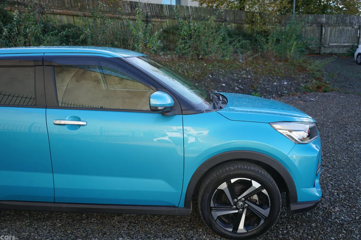 Toyota Raize SUV, Petrol Hybrid, 2022, Blue