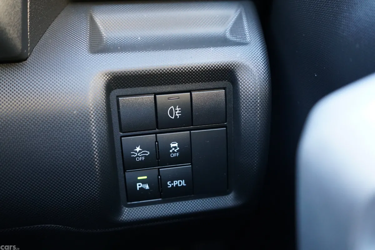 Toyota Raize SUV, Petrol Hybrid, 2022, Blue