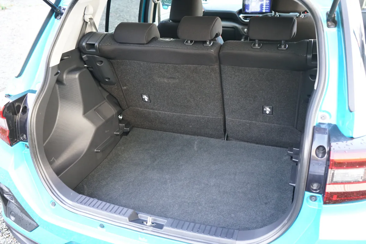 Toyota Raize SUV, Petrol Hybrid, 2022, Blue