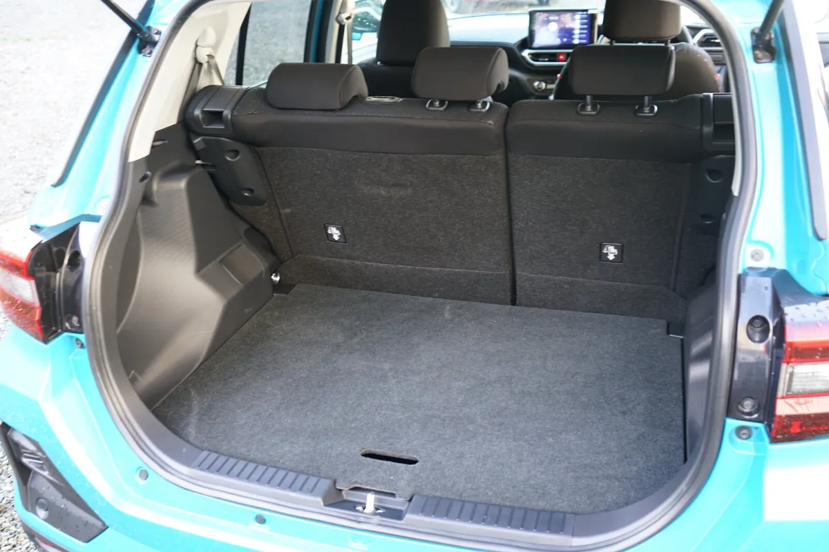 Toyota Raize SUV, Petrol Hybrid, 2022, Blue