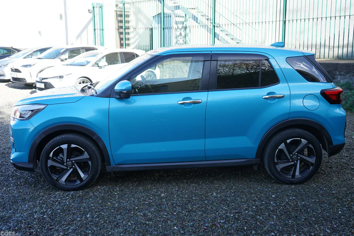 Toyota Raize SUV, Petrol Hybrid, 2022, Blue